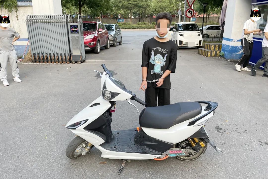 DƬ